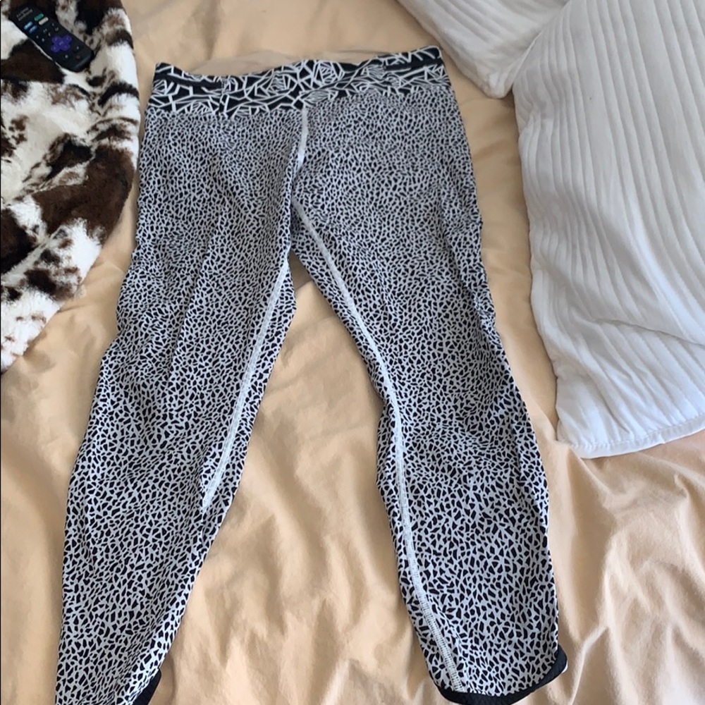 Size 8 lululemon Wunder Under!